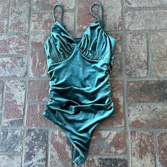 Express Velvet Green Bodysuit Size XS Spaghetti Strap Snap Closure Ruched - Picture 1 of 3